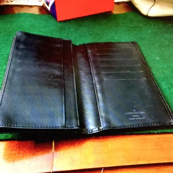 Long Bifold Louis Vuitton Wallet - Picture 4 of 5